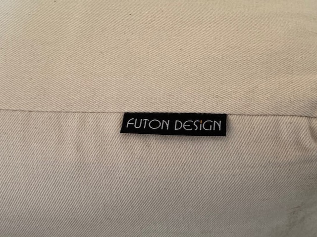 label_futon