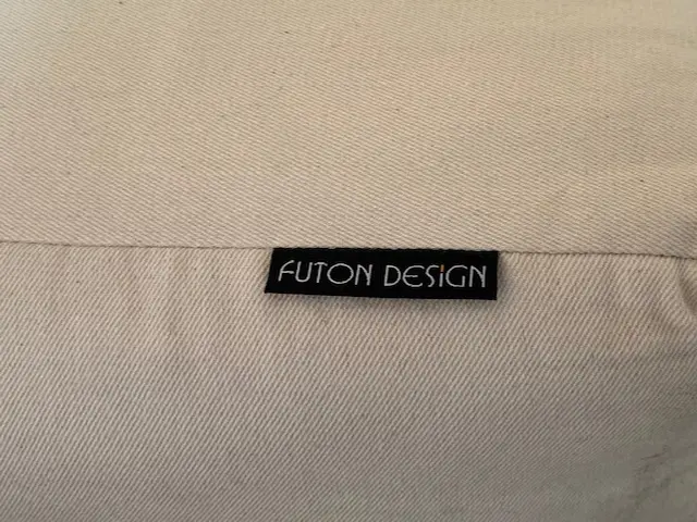 etiquette_futon